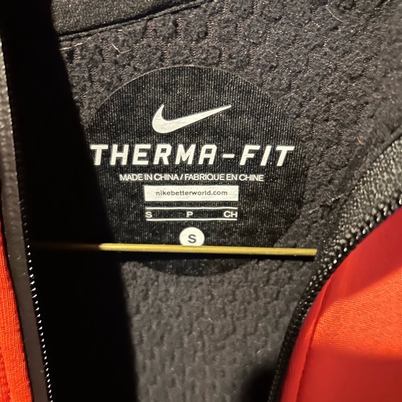 Nike Therma-Fit Jacket in Black and Red - Picture 1 of 3
